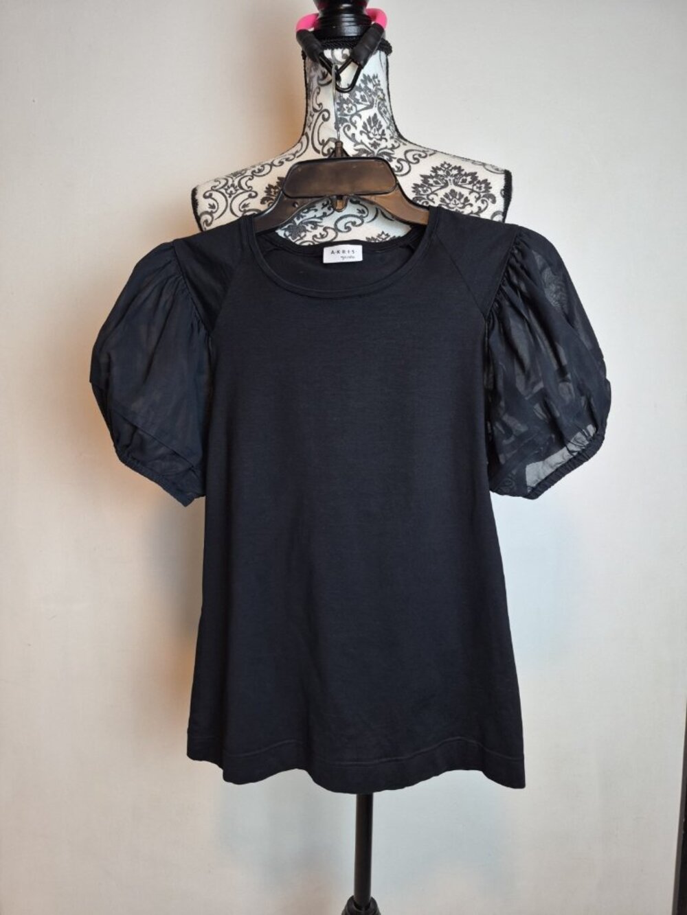 Akris Punto Black Top Sheer Puff Sleeve Scalloped Hem Size 8 Womens Blouse